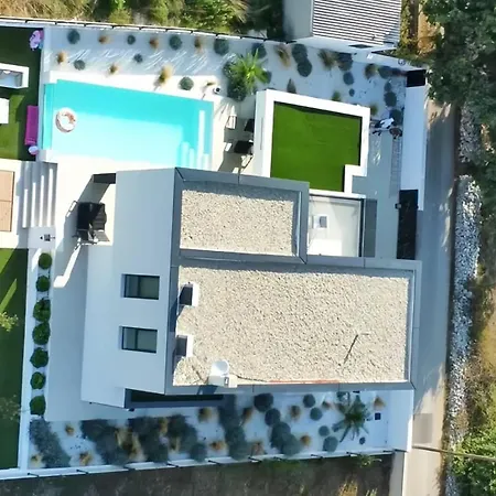 1 Villa *