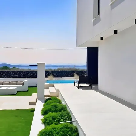 1 Villa