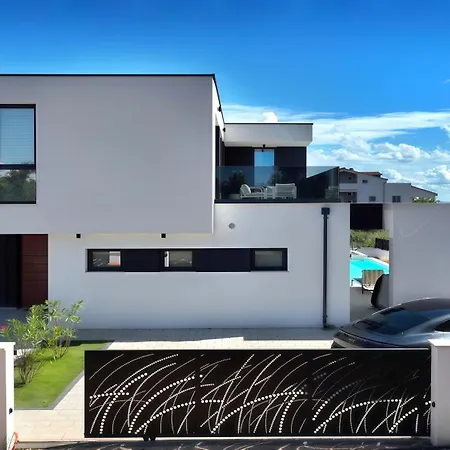 Villa 1 *