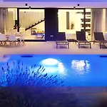 1 Villa