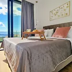 Villa 1 *