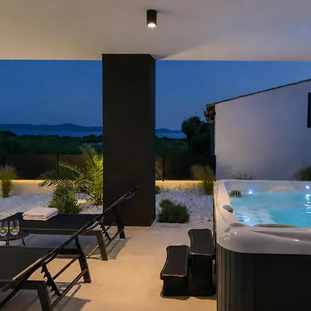 1 Villa